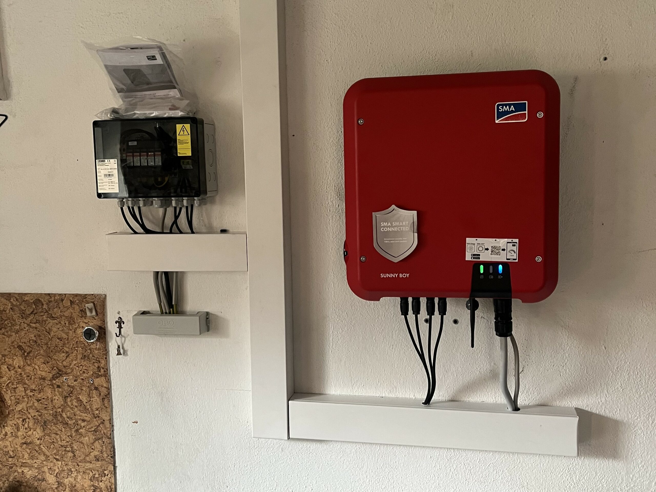 Installation und Wartung eines Stromspeichesr für Solaranlagen.